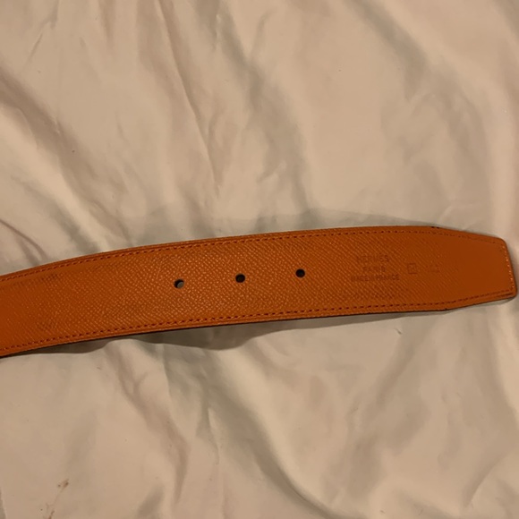 Adjustable women’s orange belt, size Large . Fashionable and collectible.